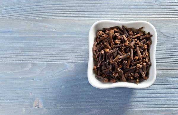 Cloves on wooden table — Stock Photo, Image