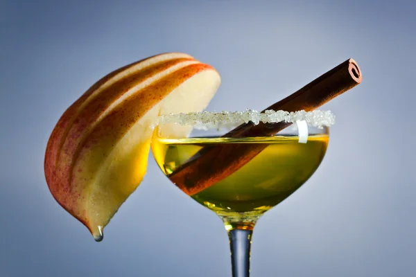 Apple liquor with cinnamon — Stock Photo, Image