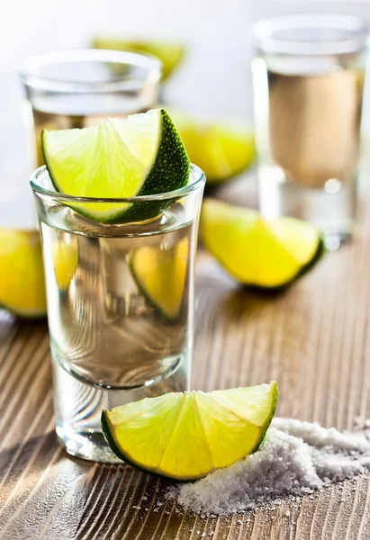 Tequila z solą i limonką — Zdjęcie stockowe