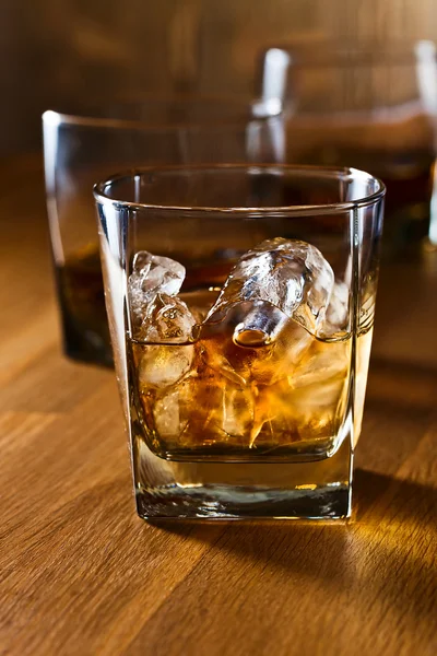 Whiskey en natuurlijke ijs — Stockfoto