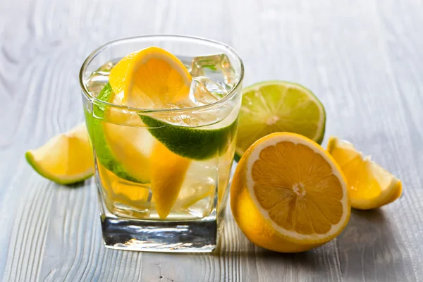 Drink with lemon and ice — Stock Photo, Image