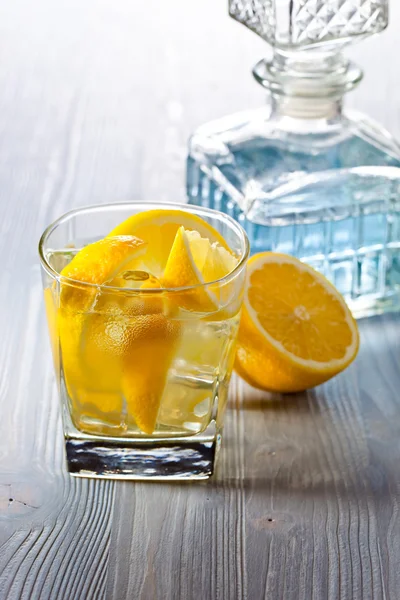 Drink with lemon and ice — Stock Photo, Image