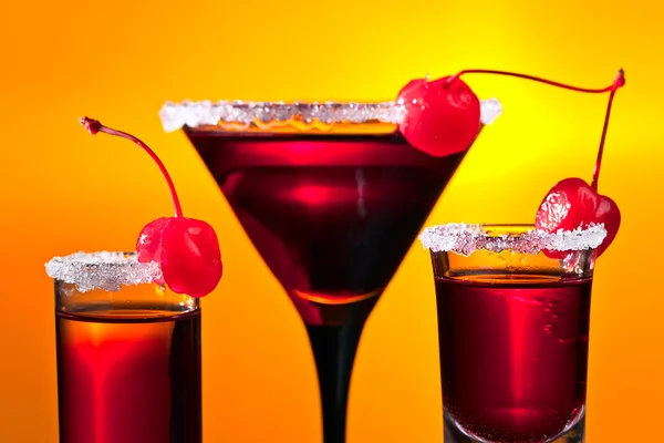 Alcoholic drinks with  cherry — Stock Photo, Image