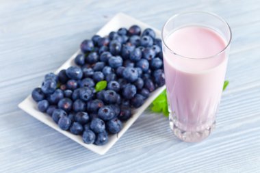 Böğürtlenli yoğurt 