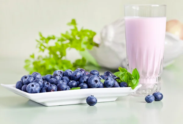 Blueberry yogurt dan berry matang — Stok Foto