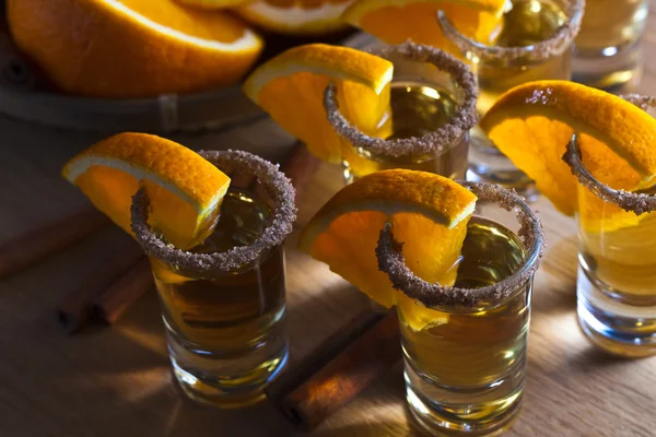 橙色和肉桂的龙舌兰酒 — 图库照片