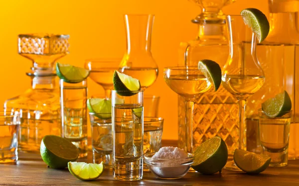 Gold Tequila und Limette — Stockfoto