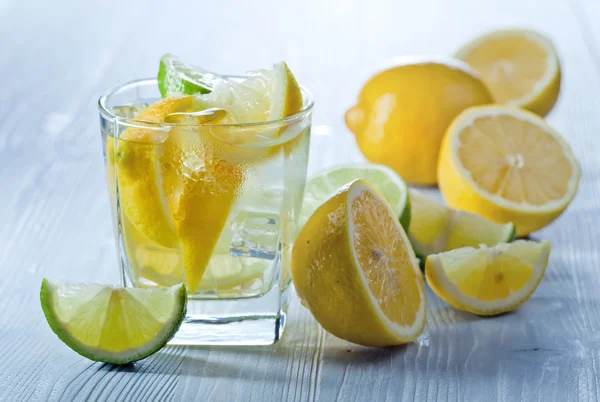 Gin and tonic — Stock Photo, Image