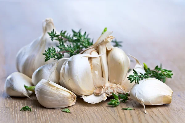 Garlic and  thyme — Stock Photo, Image