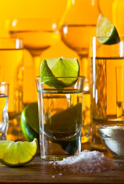 Gold tequila and lime — Stock Photo, Image