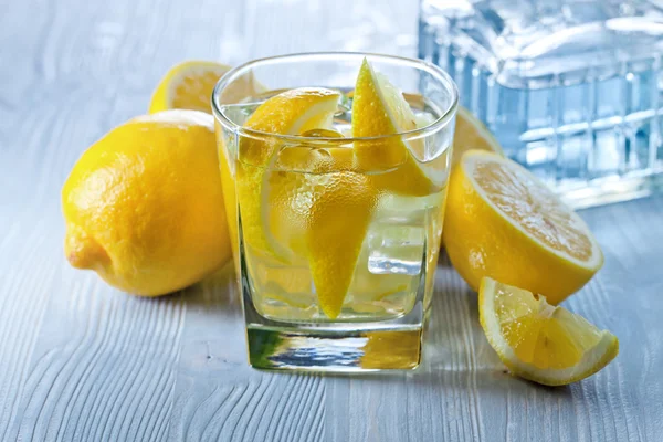 Gin with lemon — Stock Photo, Image