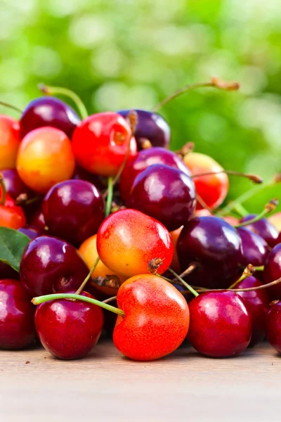 Sweet cherries — Stock Photo, Image