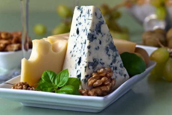 Sýr s ovocem — Stock fotografie