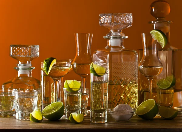 Bevande alcoliche con lime — Foto Stock