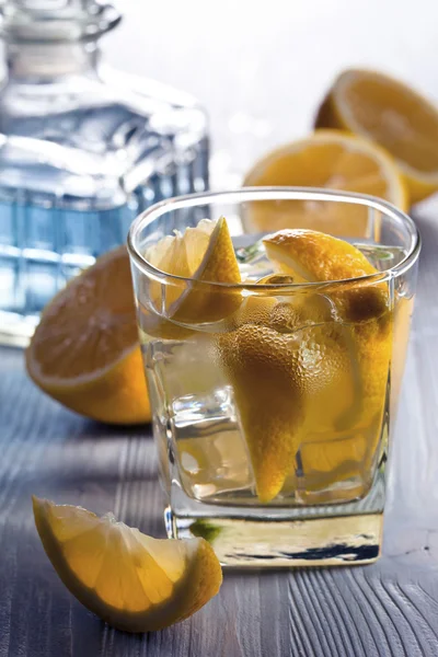 Drink with lemon and ice — Stock Photo, Image