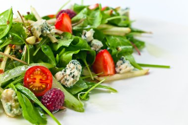 Gorgonzola ile yeşil salata 