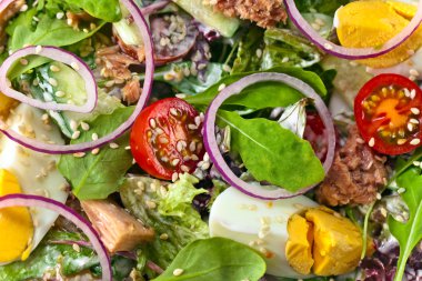 ton balıklı yeşil salata