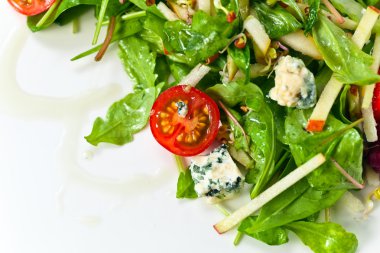 Gorgonzola ile yeşil salata 