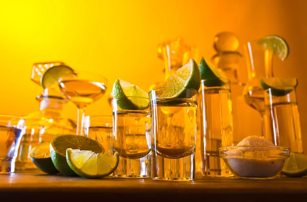 Gold tequila and lime — Stock Photo, Image