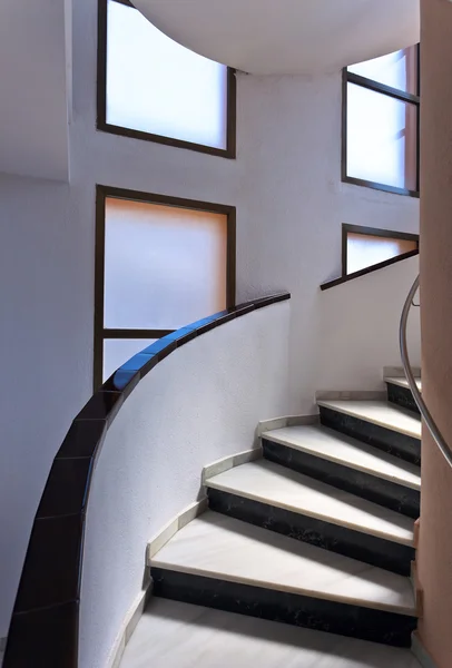 Escalera en edificio moderno —  Fotos de Stock