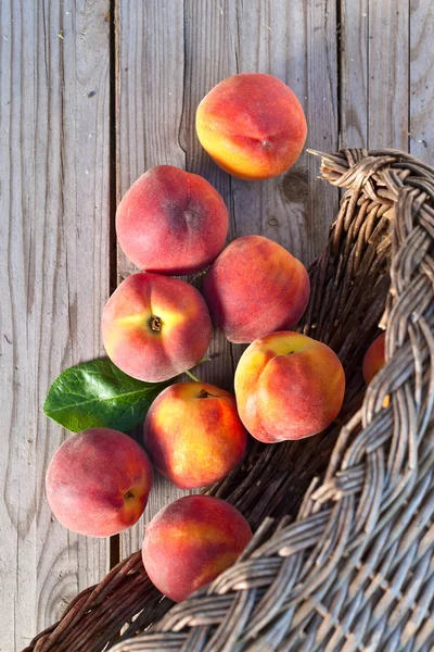 Sappige perziken — Stockfoto