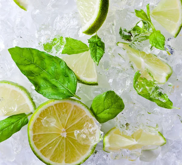 Lime e menta piperita con ghiaccio — Foto Stock