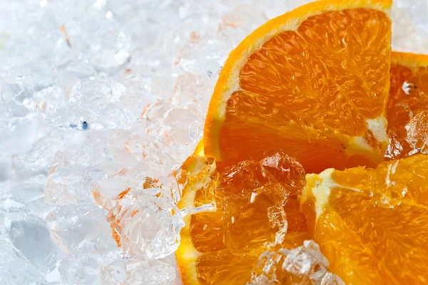 Naranja con hielo —  Fotos de Stock