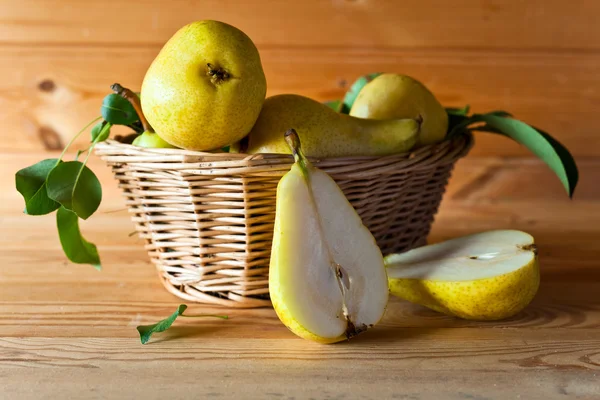 Gelbe Birnen — Stockfoto