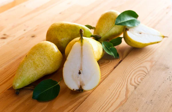 Gula päron — Stockfoto