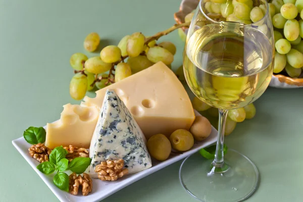 Cheese with nuts and wine — Stock Photo, Image