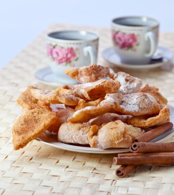 tarçın ile derin kızarmış pasta