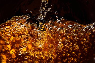  Makro buzlu içecek ve hareket halindeki kabarcıklar. Boşluğu kopyala.