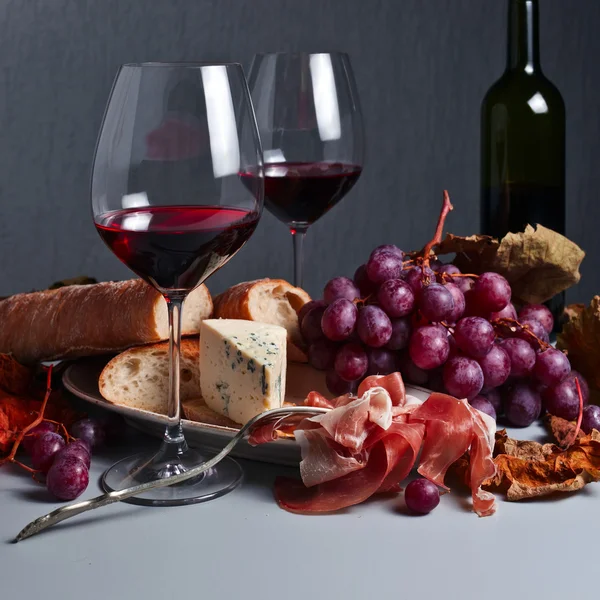 Jamon e vinho tinto — Fotografia de Stock