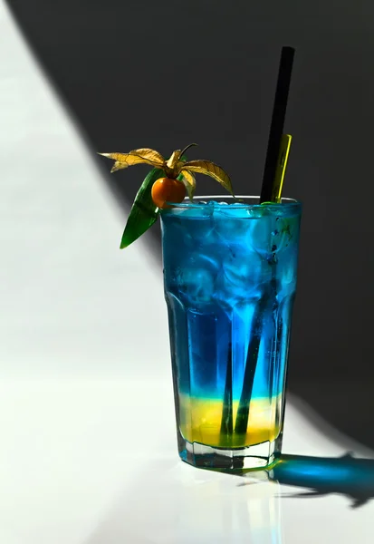 Cocktail com physalis — Fotografia de Stock