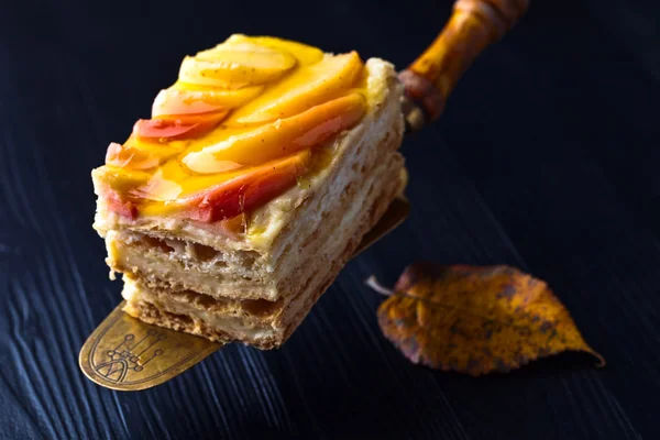 Torta doce com maçãs — Fotografia de Stock