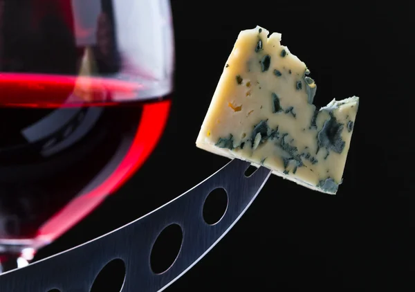 Gorgonzola y vino tinto — Foto de Stock