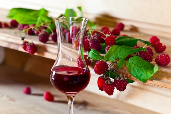 Raspberry syrup and ripe berries — Stock Photo, Image