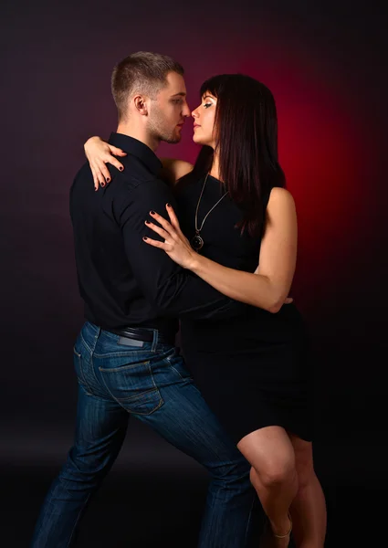 Bailando pareja joven —  Fotos de Stock