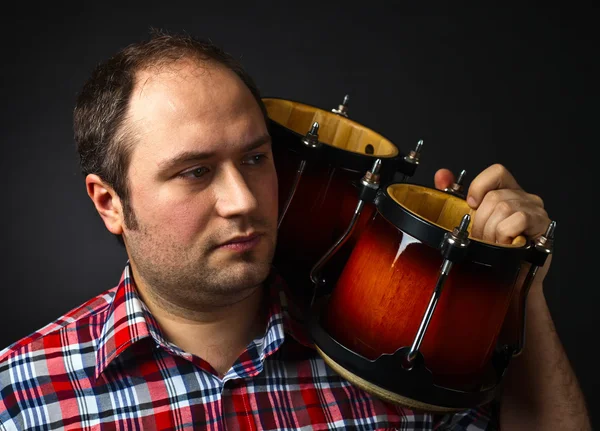 Porträtt av musiker med bongo — Stockfoto