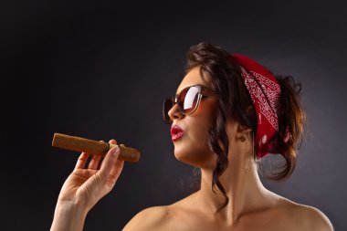 puro ile genç güzel kadın 