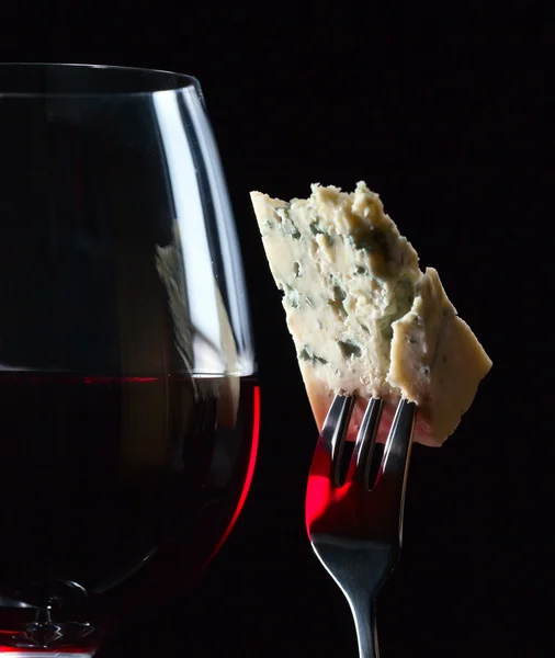 Gorgonzola e vinho tinto — Fotografia de Stock