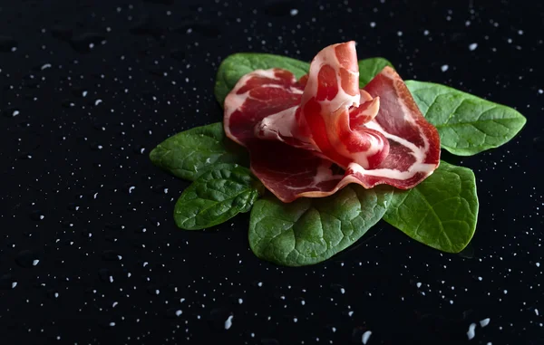 Jamon with spinach — Stock Photo, Image