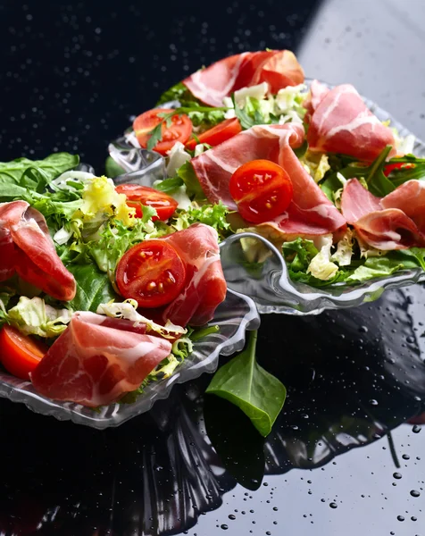 Salada verde com jamon — Fotografia de Stock