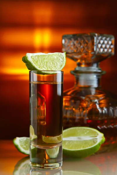 Gold Tequila und Limette — Stockfoto