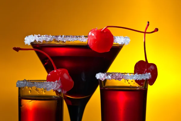 Bebidas com cereja — Fotografia de Stock