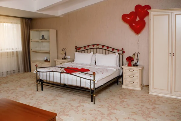 Interior Romántico Cama Una Habitación Hotel Para Los Amantes Con — Foto de Stock