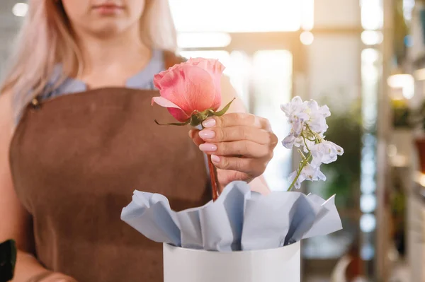 Blond Florist Woman Apron Workspace Flower Shop Selective Focus — Stock Photo, Image