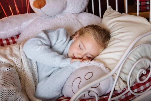 Serene Sleep Bed Girl Toy Bear — Stock Photo, Image
