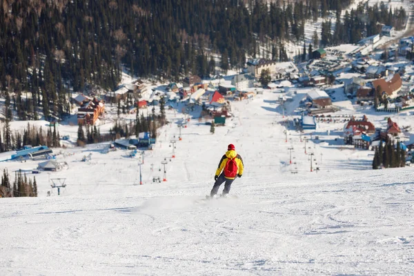 Atleta Snowboard Ladera Una Montaña Nieve Complejo Natural Material Esquí —  Fotos de Stock