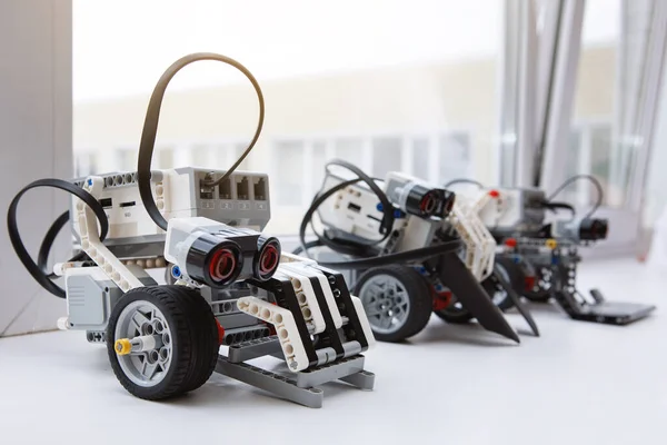 Концепція Робототехніки Виставка Дитячих Роботів Побудована Блоків Роботизовані Лабораторні Заняття — стокове фото